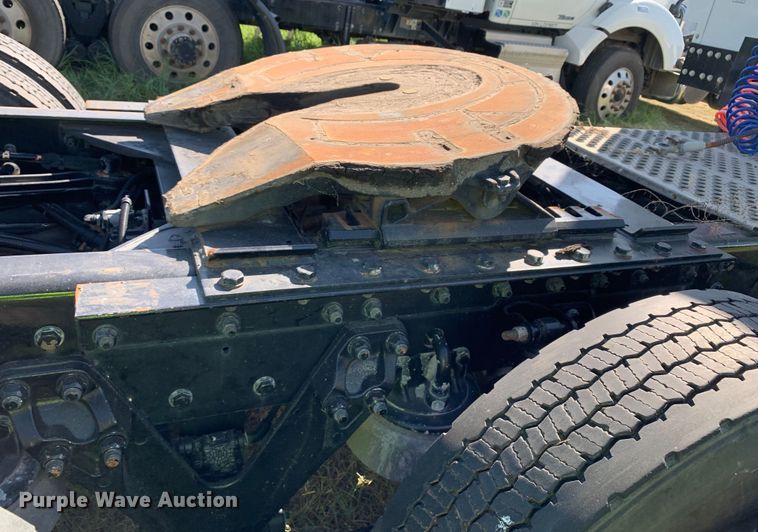 image for item EJ2889 2020 Kenworth  T880 semi truck