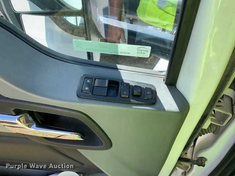 image for item EJ2889 2020 Kenworth  T880 semi truck