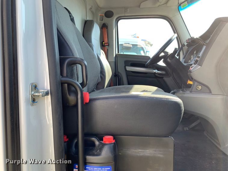 image for item EJ2889 2020 Kenworth  T880 semi truck