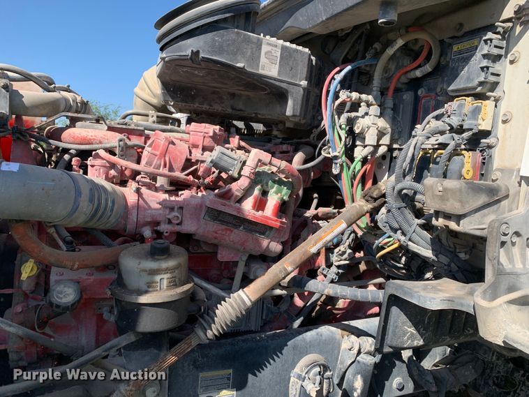 image for item EJ2889 2020 Kenworth  T880 semi truck