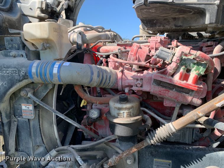 image for item EJ2889 2020 Kenworth  T880 semi truck