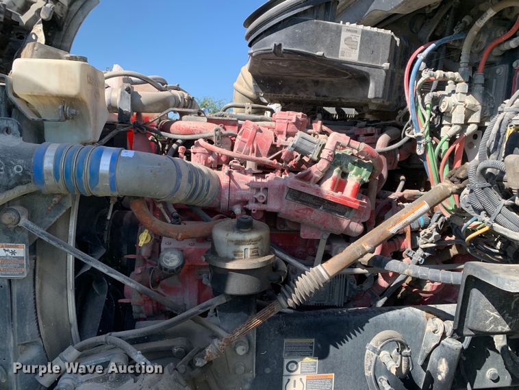 image for item EJ2889 2020 Kenworth  T880 semi truck