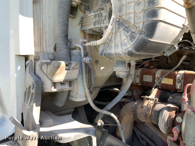 image for item EJ2889 2020 Kenworth  T880 semi truck