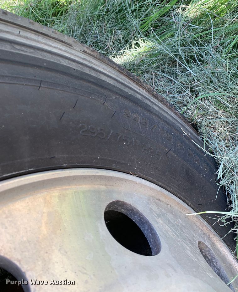 image for item EJ2889 2020 Kenworth  T880 semi truck