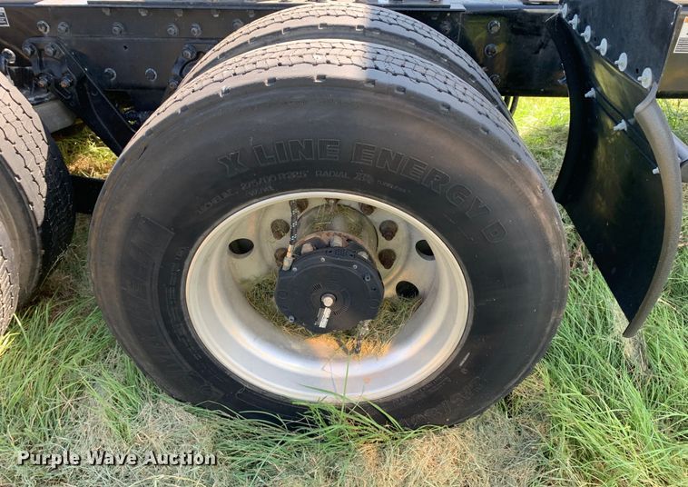 image for item EJ2889 2020 Kenworth  T880 semi truck