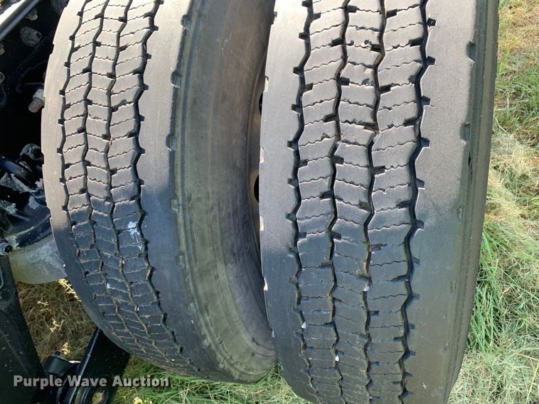 image for item EJ2889 2020 Kenworth  T880 semi truck