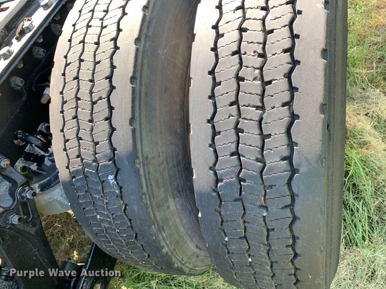 image for item EJ2889 2020 Kenworth  T880 semi truck