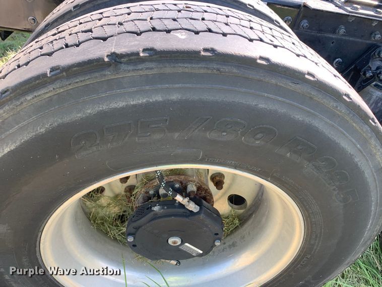 image for item EJ2889 2020 Kenworth  T880 semi truck