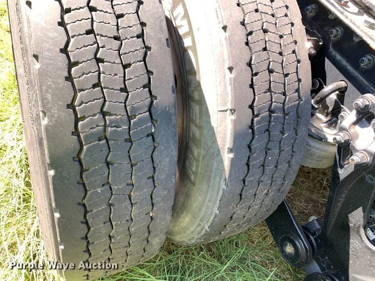 image for item EJ2889 2020 Kenworth  T880 semi truck