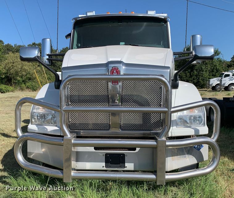 image for item EJ2890 2020 Kenworth  T880 semi truck