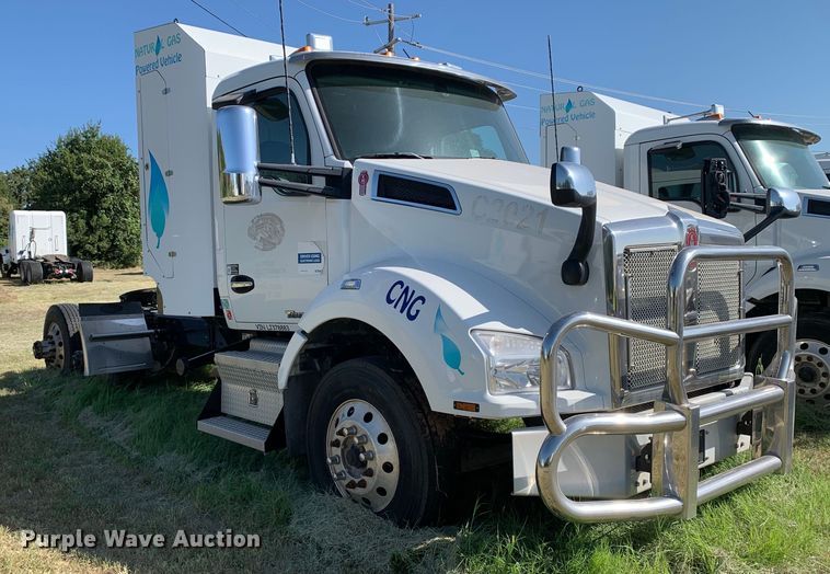 image for item EJ2890 2020 Kenworth  T880 semi truck