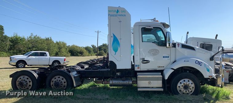 image for item EJ2890 2020 Kenworth  T880 semi truck
