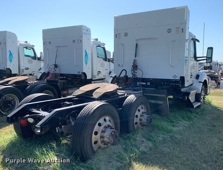 image for item EJ2890 2020 Kenworth  T880 semi truck