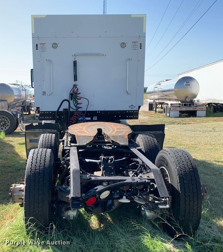 image for item EJ2890 2020 Kenworth  T880 semi truck