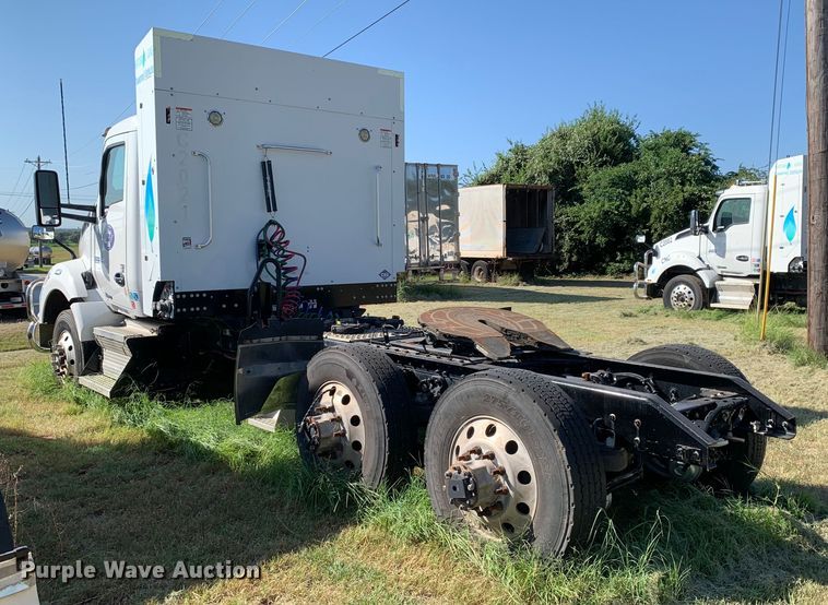 image for item EJ2890 2020 Kenworth  T880 semi truck