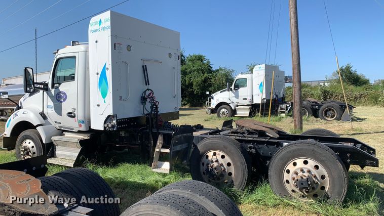 image for item EJ2890 2020 Kenworth  T880 semi truck