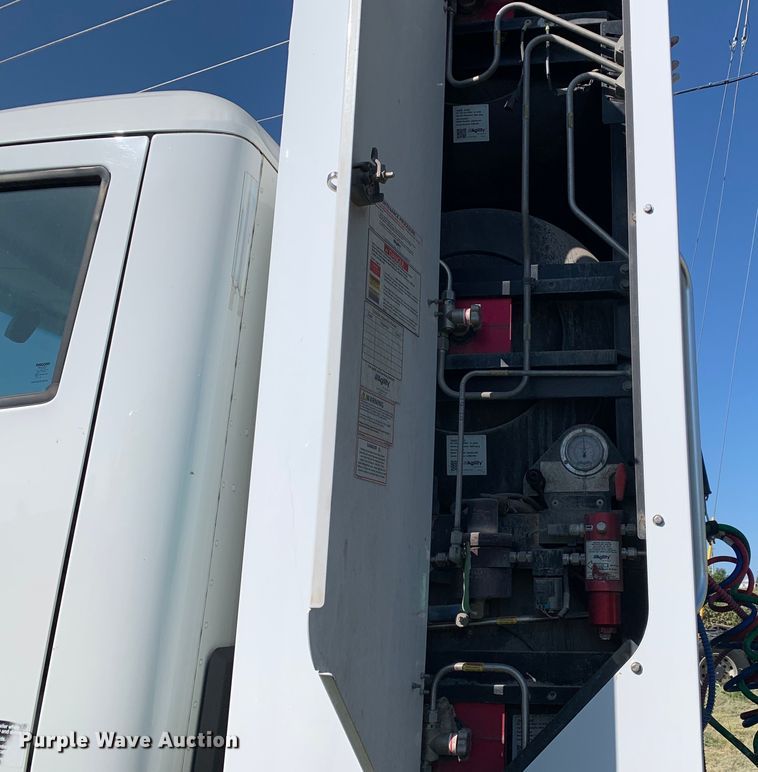 image for item EJ2890 2020 Kenworth  T880 semi truck