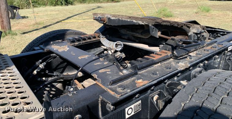 image for item EJ2890 2020 Kenworth  T880 semi truck