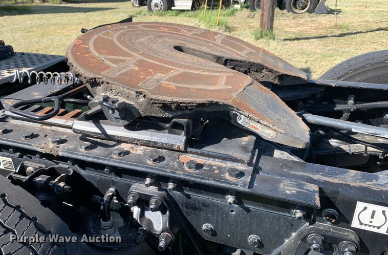 image for item EJ2890 2020 Kenworth  T880 semi truck