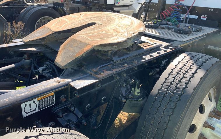 image for item EJ2890 2020 Kenworth  T880 semi truck