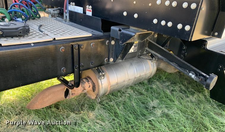 image for item EJ2890 2020 Kenworth  T880 semi truck