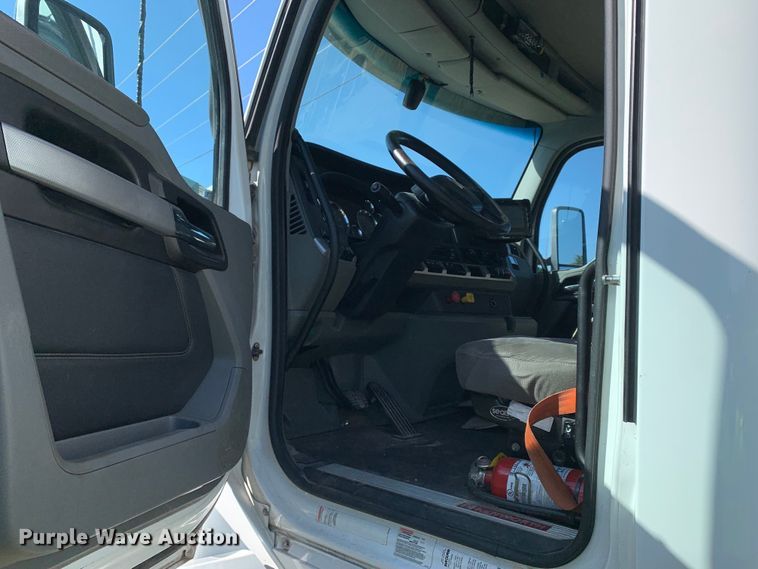 image for item EJ2890 2020 Kenworth  T880 semi truck