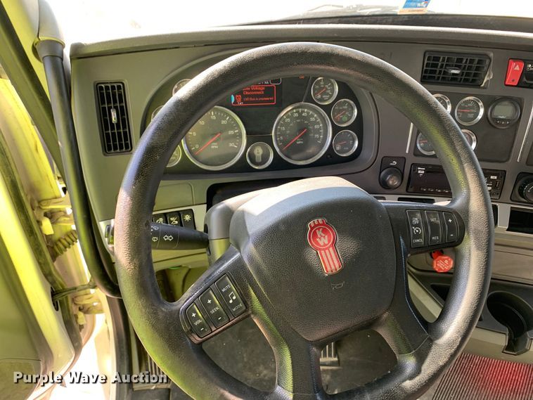 image for item EJ2890 2020 Kenworth  T880 semi truck