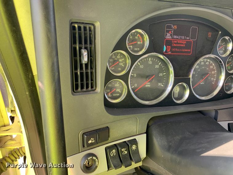 image for item EJ2890 2020 Kenworth  T880 semi truck