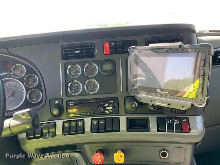 image for item EJ2890 2020 Kenworth  T880 semi truck