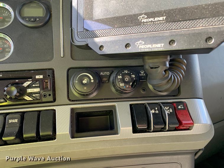 image for item EJ2890 2020 Kenworth  T880 semi truck