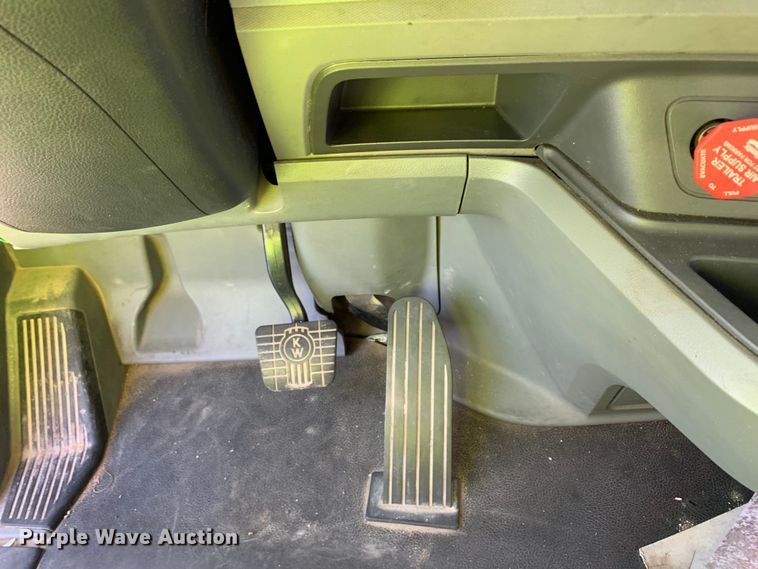 image for item EJ2890 2020 Kenworth  T880 semi truck