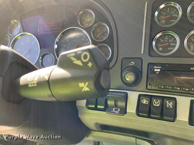 image for item EJ2890 2020 Kenworth  T880 semi truck