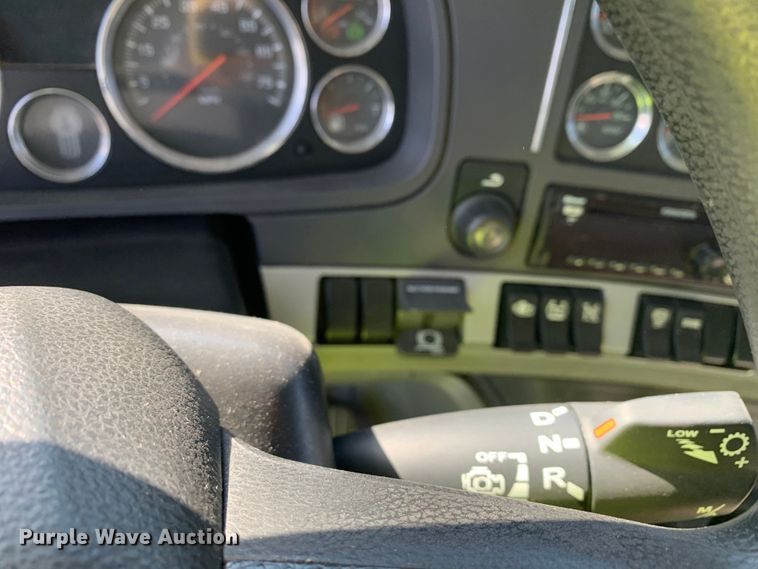 image for item EJ2890 2020 Kenworth  T880 semi truck