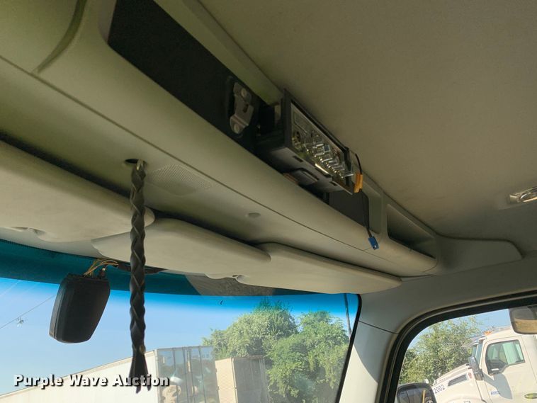 image for item EJ2890 2020 Kenworth  T880 semi truck