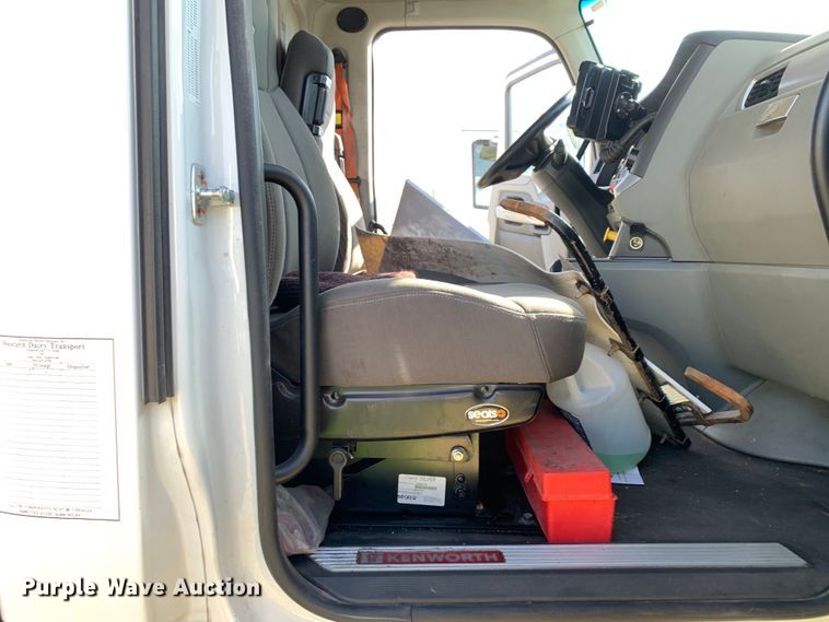 image for item EJ2890 2020 Kenworth  T880 semi truck