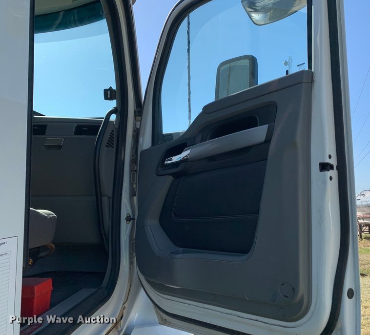 image for item EJ2890 2020 Kenworth  T880 semi truck