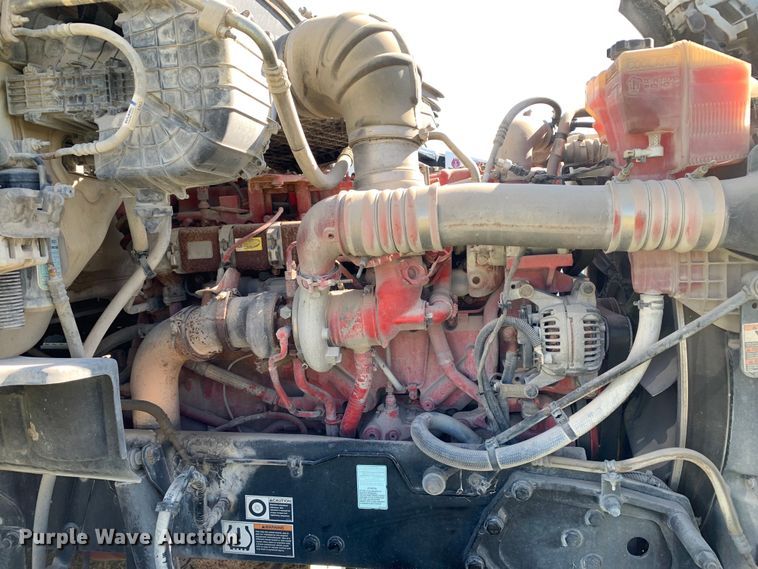 image for item EJ2890 2020 Kenworth  T880 semi truck