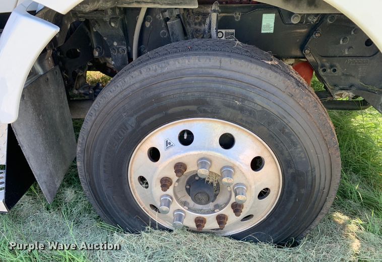 image for item EJ2890 2020 Kenworth  T880 semi truck