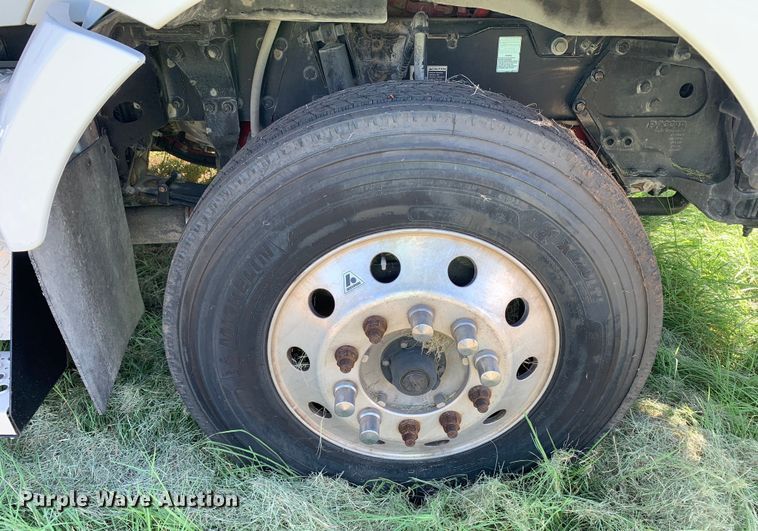 image for item EJ2890 2020 Kenworth  T880 semi truck