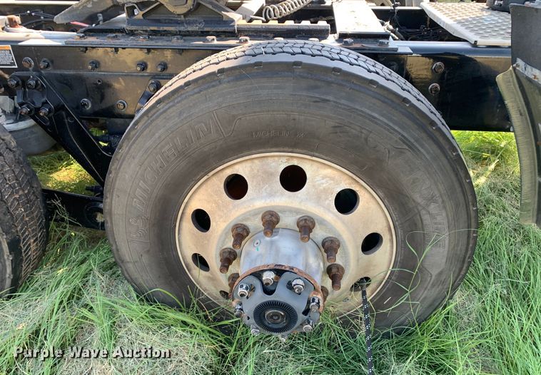 image for item EJ2890 2020 Kenworth  T880 semi truck