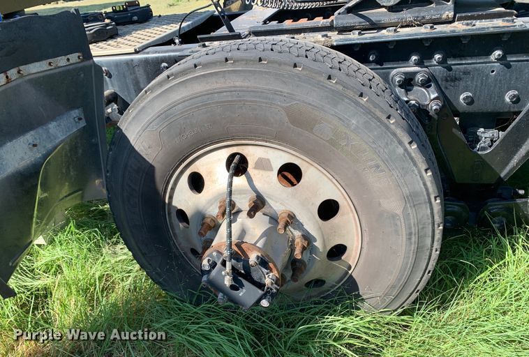 image for item EJ2890 2020 Kenworth  T880 semi truck