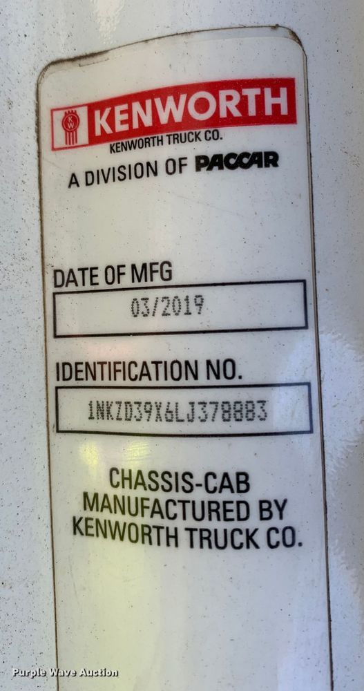 image for item EJ2890 2020 Kenworth  T880 semi truck