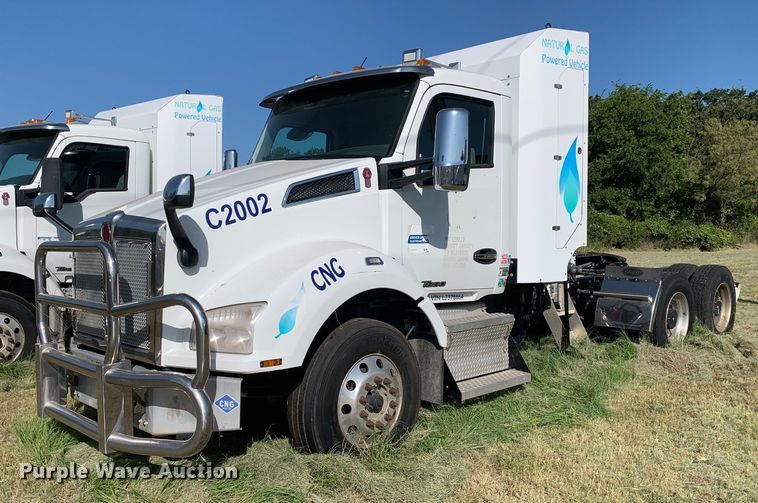 image for item EJ2891 2020 Kenworth  T880 semi truck