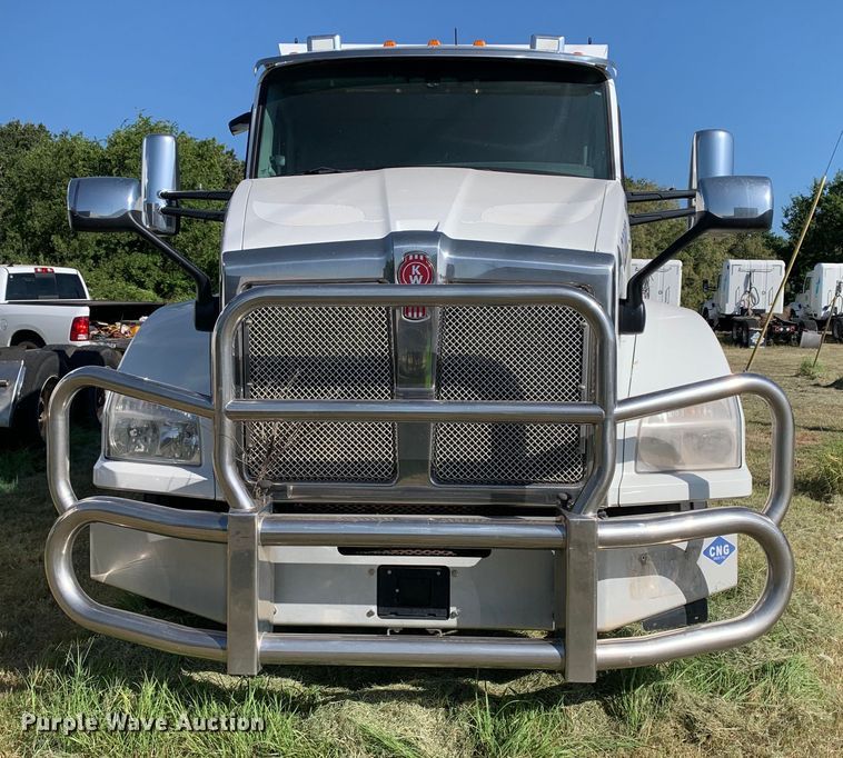 image for item EJ2891 2020 Kenworth  T880 semi truck