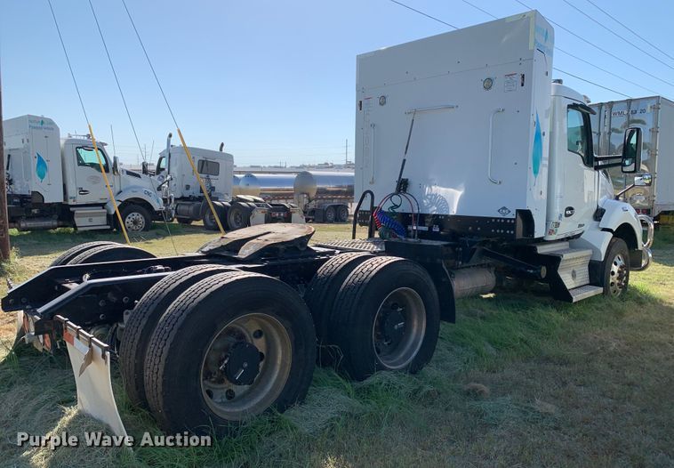 image for item EJ2891 2020 Kenworth  T880 semi truck