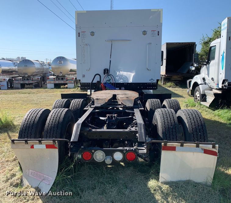 image for item EJ2891 2020 Kenworth  T880 semi truck