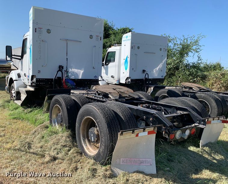 image for item EJ2891 2020 Kenworth  T880 semi truck