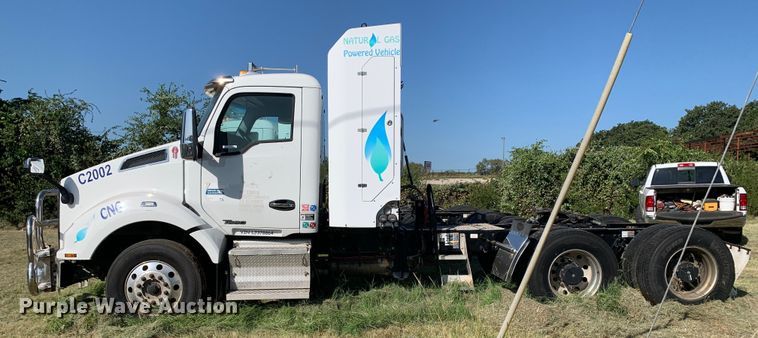 image for item EJ2891 2020 Kenworth  T880 semi truck
