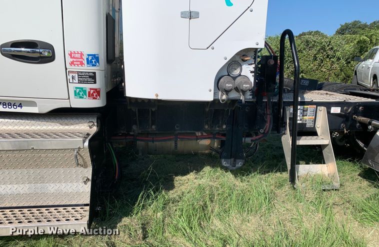 image for item EJ2891 2020 Kenworth  T880 semi truck