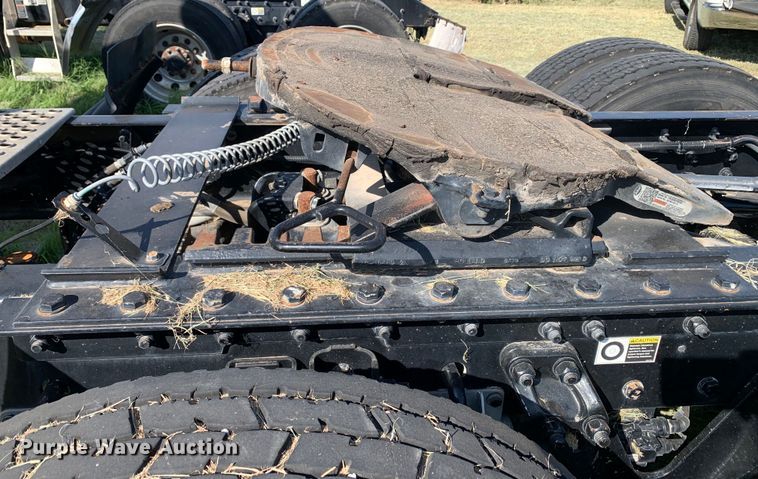 image for item EJ2891 2020 Kenworth  T880 semi truck